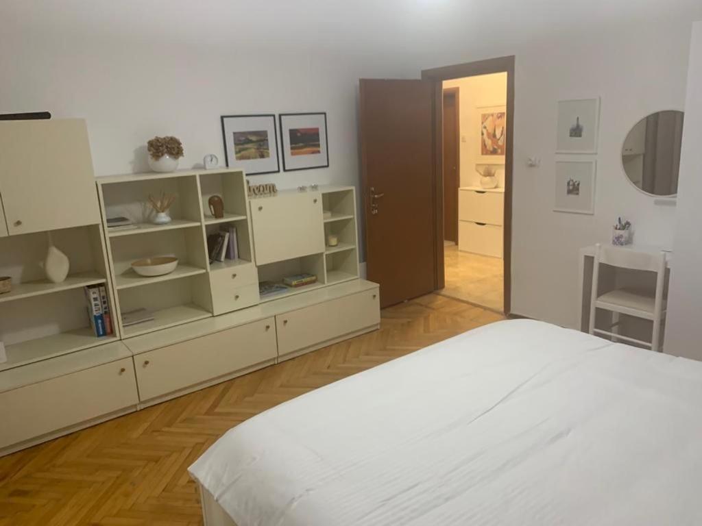 Alea2 Apartment Tirana Bagian luar foto
